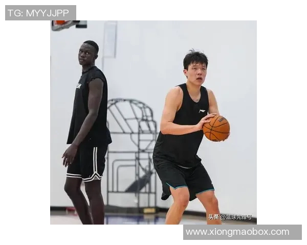杨瀚森NBA常规赛首次首发球衣拍出42356元高价,球衣由开拓者官方提供,中国球迷多次参与竞拍 杨瀚森NBA常规赛首次首发球衣拍出42356元高价,球衣由开拓者官方提供,中国球迷多次参与竞拍
