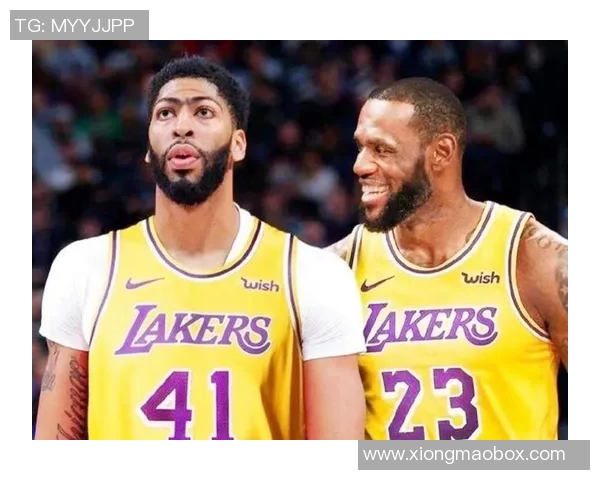 詹姆斯三双 湖人大胜独行侠